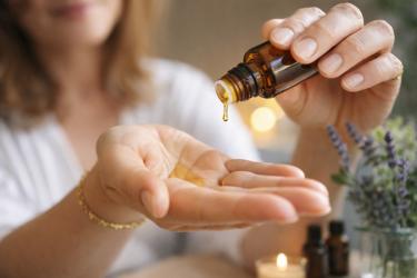 Rozmowy o zdrowiu, chwila wytchnienia i inspiracja do pozytywnych zmian - tak zapowiada się kolejne spotkanie z cyklu Dobrosfera, które odbędzie się w buskiej bibliotece. Tym razem uczestnicy będą mogli zgłębić temat aromaterapii i właściwości olejków eterycznych.