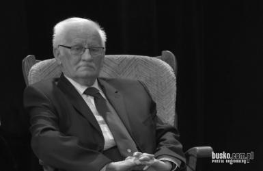 Nominowany do tytułu Buskowianina Roku 2016, z zawodu elektryk, z zamiłowania przewodnik PTTK. Andrzej Wadowski przez całe życie łączył działalność zawodową z ogromnym zaangażowaniem społecznym i pasją do Ponidzia. W dniu 1 maja 2026 roku odszedł człowiek, który na trwałe zapisał się w historii Buska-Zdroju i regionu. 
