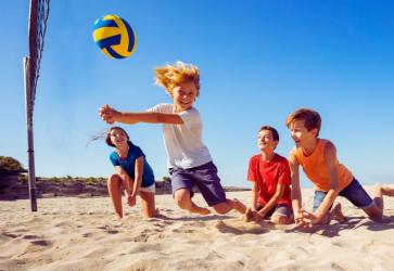 Boiska przy ul. Kusocińskiego już 6 czerwca zamienią się w arenę sportowej rywalizacji i dobrej zabawy. Wszystko za sprawą turnieju Plażowe Granie z Handbalove, który zgromadzi młodych miłośników plażowej piłki ręcznej oraz kibiców spragnionych sportowych emocji.