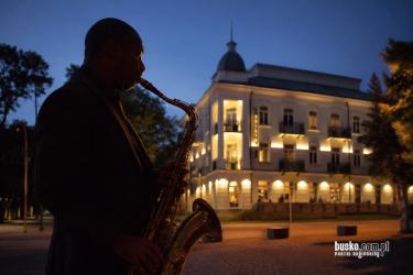 Busko-Zdrój stanie się miejscem spotkań miłośników jazzu. W czerwcu w Hotelu Bristol Art & Medical SPA odbędzie się Bristol Jazz Festival - trzydniowe wydarzenie, podczas którego publiczność usłyszy zarówno cenionych artystów polskiej sceny jazzowej, jak i wyjątkowe projekty łączące tradycję z nowoczesnym brzmieniem.