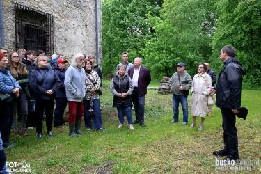 W sobotni wieczór, 16 maja, Szaniec stał się miejscem wyjątkowego spotkania z historią. Noc Muzeów zgromadziła mieszkańców oraz gości zainteresowanych dziejami miejscowości i regionu. Wydarzenie zostało zorganizowane przez Stowarzyszenie Miłośników Szańca.