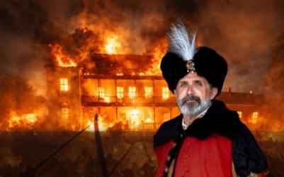Ponad 300 rekonstruktorów historycznych, ponad 100 muszkietów, 8 armat, widowiskowe efekty pirotechniczne i dwudniowa opowieść o wojnie ze Szwedami - tak zapowiada się Dwór w ogniu 1655. Widowisko odbędzie się w dniach 23-24 maja 2026 roku na terenie Regionalnego Centrum Naukowo-Technologicznego w Podzamczu. Wstęp wolny!