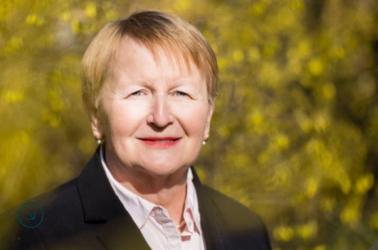 Miejsko-Gminna Biblioteka Publiczna w Busku-Zdroju zaprasza mieszkańców na spotkanie autorskie z Małgorzatą Polzer - poetką, której twórczość koncentruje się wokół emocji, natury i codziennych doświadczeń. Wydarzenie będzie okazją do poznania autorki, wysłuchania fragmentów jej poezji oraz rozmowy o inspiracjach i drodze twórczej.