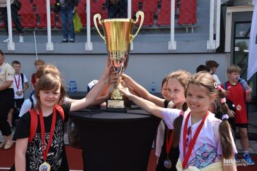 Setki uczniów szkół podstawowych, liczne konkurencje sportowe i walka o Puchar Burmistrza Miasta i Gminy Busko-Zdrój - tak zapowiada się Buski Dzień Sportu 2026. Wydarzenie, które odbędzie się 16 i 17 czerwca na Stadionie Miejskim w Busku-Zdroju, będzie okazją do sprawdzenia swoich umiejętności, integracji młodych sportowców oraz promocji aktywnego stylu życia.