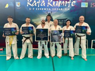 Trzy dni wymagających treningów, zajęcia prowadzone przez czołowych szkoleniowców karate kyokushin oraz możliwość doskonalenia umiejętności pod okiem utytułowanych zawodników - tak wyglądał udział reprezentantów Buskiej Szkoły Karate Kyokushin w ogólnopolskim seminarium Kata Kumite, które odbyło się w Ełku.