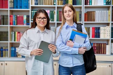Ranking uczelni pomaga porównać szkoły wyższe, ale nie odpowiada na pytanie, które dla wielu kandydatów ma dziś największe znaczenie: czy po studiach łatwiej będzie wejść do zawodu albo zmienić branżę? W czasach cyfryzacji, AI i niedopasowania kwalifikacji do rynku pracy sama pozycja uczelni w zestawieniu może być zbyt wąskim kryterium.