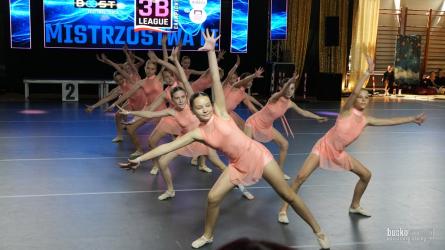 Busko-Zdrój ponownie stało się stolicą tańca. W hali sportowej PMOS przy ul. Kusocińskiego 3 trwają II Buskie Ogólnopolskie Spotkania Taneczne - wydarzenie, które zgromadziło tancerzy z różnych regionów kraju. Na parkiecie nie brakuje emocji, widowiskowych choreografii i sportowej rywalizacji na wysokim poziomie.