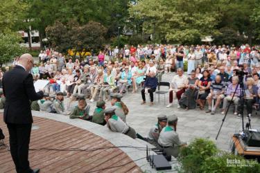 Już 1 sierpnia Busko-Zdrój po raz kolejny odda hołd bohaterom Powstania Warszawskiego. W muszli koncertowej Parku Zdrojowego odbędzie się wyjątkowy koncert Warszawo Pamiętamy, podczas którego mieszkańcy i goście wspólnie zaśpiewają pieśni powstańcze i patriotyczne. To wydarzenie łączy muzykę, historię i pamięć o tych, którzy 82 lata temu walczyli o wolność stolicy.