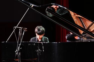Owacje na stojąco zakończyły pierwszą edycję Międzynarodowego Festiwalu Muzycznego Muzyczny Świat bez Granic. Finałowy koncert odbył się w sali widowiskowej Buskiego Samorządowego Centrum Kultury. 