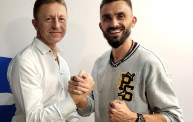 V Półmaraton Buski zyskał mocny sportowy akcent. Organizatorzy ujawnili nazwisko gościa specjalnego tegorocznej imprezy. 30 sierpnia do Buska-Zdroju przyjedzie Adam Kszczot, jeden z najbardziej utytułowanych polskich lekkoatletów. To jednak nie koniec niespodzianek przygotowywanych przed piątą edycją biegu.