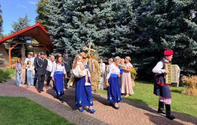 W niedzielę, w kościele parafialnym pod wezwaniem świętego Wojciecha w Janinie odbyły się uroczyste dożynki parafialne. Święto plonów to jeden z najpiękniejszych dni w roku liturgicznym tutejszej wspólnoty, będący tradycyjnym zwieńczeniem całorocznego, ciężkiego trudu rolników oraz wyrazem głębokiej wdzięczności za zebrane dary ziemi. 