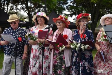 Seniorzy z całego województwa świętokrzyskiego spotkają się 16 września w Chęcinach. Przed Halą Pod Basztami odbędą się Wojewódzkie Senioralia. Gospodarzem wydarzenia będzie wojewoda świętokrzyski Józef Bryk, a spotkanie poprowadzi znany satyryk Tadeusz Drozda. Wstęp wolny.