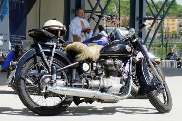 Miłośnicy motocykli w niedzielę 26 kwietnia 2026r. ponownie spotkają się w Pińczowie, by wspólnie zainaugurować nowy sezon. IX edycja wydarzenia zapowiada się jako dzień pełen atrakcji, w którym nie zabraknie efektownej parady, części oficjalnej oraz koncertu.