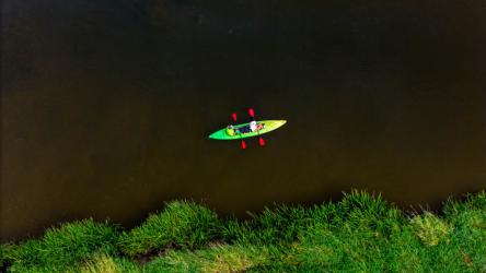 Ponidzie ma szansę stać się nową perełką turystyczną Polski. Choć turyści najczęściej odwiedzają Góry Świętokrzyskie, Jaskinię Raj oraz Sandomierz, region Ponidzia pozostaje w dużej mierze nieodkryty. Aby to zmienić, Urząd Marszałkowski Województwa Świętokrzyskiego rozpoczął kampanię promocyjną Ponidzie z Kajaka - Najpiękniejsze Miejsca i Atrakcje. Dlaczego Ponidzie?