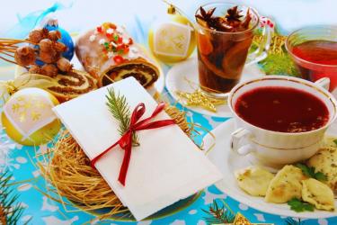 Jest taki dzień bardzo ciepły, choć grudniowy. Dzień, w którym gasną wszystkie spory... - śpiewał zespół Czerwone Gitary. W tym świątecznym duchu zapraszamy mieszkańców Buska-Zdroju do udziału we wspólnej Wigilii przy Centrum Aktywizacji Społecznej. To okazja, by w tym wyjątkowym czasie być razem.