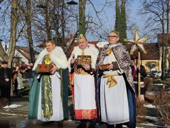 Uroczystość Objawienia Pańskiego po raz kolejny stanie się okazją do wspólnego, radosnego świętowania. W 2026 roku Orszak Trzech Króli przejdzie ulicami Wiślicy, zapraszając mieszkańców do udziału w wydarzeniu, które od lat łączy tradycję, wiarę i rodzinne spotkanie.