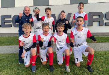Uczniowie Publicznej Szkoły Podstawowej nr 3 w Busku-Zdroju zajęli ósme miejsce w Finale Ogólnopolskim prestiżowego turnieju piłki nożnej Z Orlika na Stadion.