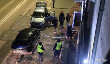 W piątek, 28 listopada, tuż przed godziną 23:00 na ulicy Partyzantów w Busku-Zdroju doszło do policyjnej interwencji. Zgłoszenie dotyczyło zakłócenia porządku publicznego.