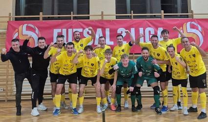 W 3. kolejce 2 Ligi Futsalu zespół FUTSAL TEAM Busko-Zdrój pokazał pełnię futsalowych umiejętności, pokonując w Rzeszowie KS Zaczernie aż 9:1!  To był prawdziwy pokaz jakości, skuteczności i zespołowej gry, za co należą się ogromne brawa całej drużynie!