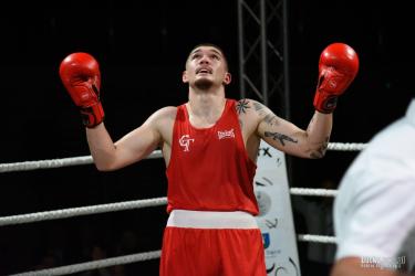 To jest dzień, który przejdzie do historii buskiego sportu. Wiktor Skiba sięgnął po złoty medal Mistrzostw Polski Seniorów 2025, triumfując w turnieju rozegranym w Gdańsku. Zobacz wywiad z Wiktorem Skibą z RING Busko-Zdrój.