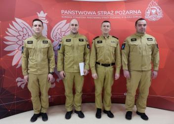 W Komendzie Powiatowej Państwowej Straży Pożarnej w Busku-Zdroju przyznano awanse na wyższe stanowiska służbowe. Decyzje te są formą uznania dla strażaków za ich dotychczasową służbę, doświadczenie oraz zaangażowanie w realizację obowiązków służbowych.