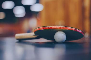 W niedzielę, 1 marca 2026 roku, o godzinie 9:00 na Hali sportowej PMOS przy ul. Kusocińskiego 3 w Busku-Zdroju odbędzie się Otwarty Turniej Tenisa Stołowego o Puchar Starosty Buskiego.