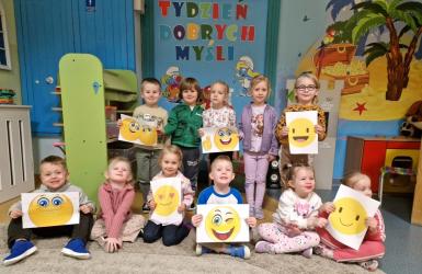 Pozytywne emocje i dobra energia zagościły w Przedszkolu Smerfuś w Busku-Zdroju. Tydzień Dobrych Myśli był wyjątkowym projektem, który poprzez zabawę i kreatywne działania uczył dzieci empatii, wdzięczności i wiary we własne możliwości.