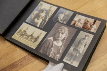 Centrum Archiwistyki Społecznej ogłasza nabór wniosków do pierwszej edycji ogólnopolskiego programu dotacyjnego Dziedzictwo społeczne. Jego celem jest wzmocnienie społecznego zaangażowania w dokumentowanie historii oraz wsparcie archiwów społecznych w całej Polsce. 