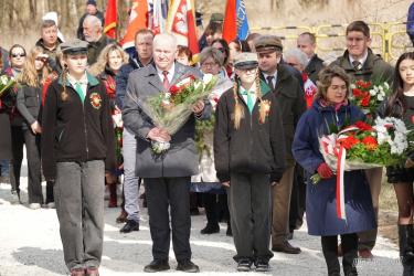 Mieszkańcy regionu Ponidzia oddali hołd bohaterom Powstania Styczniowego podczas uroczystości upamiętniających 163. rocznicę Bitwy pod Grochowiskami. Wydarzenie zgromadziło przedstawicieli władz, organizacji społecznych, młodzież oraz pasjonatów historii, którzy wspólnie uczcili pamięć poległych.
