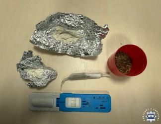 Buscy policjanci zatrzymali dwóch mężczyzn w związku z posiadaniem narkotyków. 43-letni mieszkaniec gminy Busko-Zdrój został ujęty podczas kontroli drogowej, a trop doprowadził policjantów także do 39-latka z Kielc.