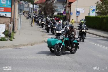 Setki motocykli i charakterystyczny ryk silników wypełniły Pińczów podczas IX Otwarcia Sezonu Motocyklowego. Wydarzenie, organizowane przez Wolną Grupę Motocyklową Ponidzie oraz Miasto i Gminę Pińczów, przyciągnęło miłośników jednośladów z kilku województw południowej Polski.
