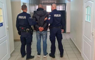 Niepozorne zdarzenie z sobotniego poranka w gminie Pacanów szybko przerodziło się w poważną sprawę karną. Choć wartość skradzionego towaru była niewielka, sposób działania sprawcy sprawił, że śledczy nie mieli wątpliwości co do kwalifikacji czynu.