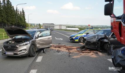 Utrudnienia w ruchu występują na skrzyżowaniu drogi krajowej nr 73 z ulicą Partyzantów w Busku-Zdroju. Dziś przed godziną 16:00 doszło tam do zderzenia dwóch samochodów osobowych. Jeden pas ruchu został zablokowany, a ruch odbywa się wahadłowo.