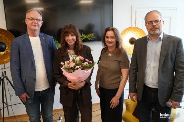 We wtorek, 19 maja, w Willi Polonia - Buskiej Galerii Sztuki odbyło się spotkanie z aktorką Grażyną Wolszczak. Wydarzenie poświęcone było pamięci Marka Sikory - pochodzącego z Buska-Zdroju, reżysera i choreografa, którego sylwetkę przypomina wystawa czasowa Marek Sikora w roli głównej.
