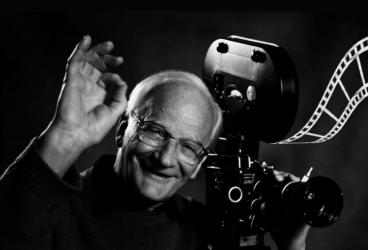 Zmarł Stanisław Janicki - wybitny popularyzator przedwojennego kina, dziennikarz, pisarz, scenarzysta, krytyk filmowy i historyk kina. Przez lata był związany z Telewizją Polską jako twórca i prowadzący kultowego programu W starym kinie. Miał 92 lata.