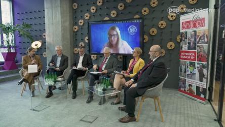 Pacjenci chcą mieć prawo do pełnej informacji o dostępności i cenie leku - podkreślili uczestnicy konferencji pt. Jak oddzielić reklamę od rzetelnej informacji w aptekach? Czego oczekują pacjenci od ustawodawcy?, która odbyła się 11 czerwca w Centralnym Domu Technologii w Warszawie. 
