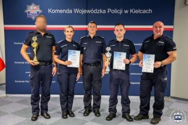 Duży sukces funkcjonariuszy Komendy Powiatowej Policji w Busku-Zdroju. Buscy policjanci zwyciężyli w klasyfikacji drużynowej wojewódzkich zawodów policjantów pionu kryminalnego. To jednak nie wszystko. Troje reprezentantów buskiej komendy znalazło się na podium w swoich kategoriach, a podkom. Przemysław Karaś okazał się najlepszy w województwie wśród policjantów nadzorujących pracę dochodzeniowo-śledczą.