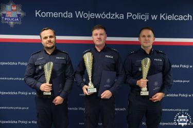 Duży sukces funkcjonariusza z Buska-Zdroju. Podkomisarz Norbert Zaczkowski z Komendy Powiatowej Policji w Busku-Zdroju zajął drugie miejsce w VI Wojewódzkim Turnieju Służby Dyżurnej Jednostek Organizacyjnych Policji Garnizonu Świętokrzyskiego. W wymagających zmaganiach rywalizowało 13 policjantów z jednostek z całego regionu. 