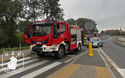 Tragicznie zakończył się piątkowy poranek w Nowym Korczynie w powiecie buskim. Samochód osobowy wypadł z drogi, zjechał ze skarpy i uderzył w drzewo. Za kierownicą Skody znajdował się 71-letni mężczyzna. Poszkodowany został przewieziony do szpitala, gdzie zmarł.