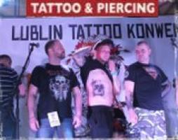 Black Line tattoo&piercing wykonuje: tatuaże jednokolorowe, covery, tatuaże wielokolorowe, microdermale, piercing(kolczykowanie). Zapraszamy do salonu tatuażu i pierscingu w Busku-Zdroju, ul Kopernika 8.