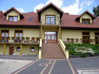 Restauracja Królewska w Broninie zaprasza do organizacji przyjęcia weselnego w swojej sali weselnej mogącej pomieścić do 300 osób. Wolne terminy na kwiecień. Jesteśmy na rynku od kilku lat. Zorganizowaliśmy z powodzeniem już wiele imprez.