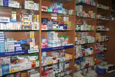 Ministerstwo Zdrowia ogłosiło, że od 2 sierpnia w życie wchodzą nowe przepisy mające na celu zapewnienie większego bezpieczeństwa pacjentów przy przepisywaniu recept na leki psychotropowe i środki odurzające. Nowe regulacje ograniczają zdalne wystawianie recept na te rodzaje leków. 