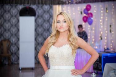 Za nami drugie Targi Ślubne w Hotelu Złota Róża w Sędziszowie. Wydarzenie miało miejsce 18 marca br. w godzinach 10.00-17.00. Na targach pojawiło się kilkunastu wystawców oraz ponad 600 gości.