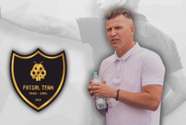 Futsal Team Busko-Zdrój ogłosił zmianę na stanowisku pierwszego trenera. Z klubem żegna się Wiesław Francuz, który prowadził drużynę od października 2024 roku i wywalczył z nią dwa awanse z rzędu. Szkoleniowiec odegrał ważną rolę w rozwoju buskiego futsalu i doprowadzeniu zespołu do Polskiej 1. Ligi Futsalu. Nazwisko jego następcy poznamy wkrótce.