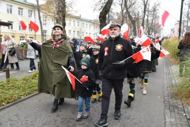 We wtorek, 11 listopada 2025 roku, w Busku-Zdroju odbędą się uroczyste obchody 107. Rocznicy Odzyskania przez Polskę Niepodległości. Burmistrz Miasta i Gminy Busko-Zdrój zaprasza mieszkańców, delegacje, poczty sztandarowe oraz wszystkie instytucje do wspólnego świętowania tego wyjątkowego dnia.
