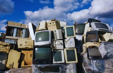 Masz w domu stary telewizor, pralkę lub inne zużyte urządzenia? Teraz możesz je zamienić w realną pomoc! Od 6 do 13 listopada 2025 roku na terenie Parafii pw. Świętego Brata Alberta w Busku-Zdroju prowadzona będzie zbiórka elektrośmieci. Dochód z akcji zostanie przekazany na rzecz buskiego Hospicjum.