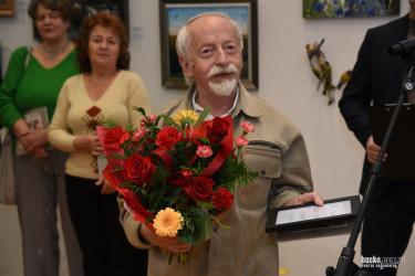 Antresola Buskiego Samorządowego Centrum Kultury wypełniła się w piątek, 24 października, artystami, miłośnikami sztuki i mieszkańcami, którzy przybyli, by wspólnie świętować czterdziestą edycję Przeglądu Plastyki Ponidzie 2025.