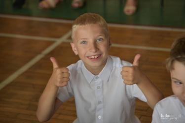 Pierwszy dzwonek po wakacjach znów rozbrzmiał w szkołach Buska-Zdroju. W poniedziałek, 1 września 2025 roku, uczniowie po dwumiesięcznej przerwie powrócili do szkolnych ławek, inaugurując nowy rok nauki 2025/2026.