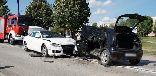 We wtorek, 2 września 2025 roku, tuż przed godziną 14:00, służby ratunkowe otrzymały zgłoszenie o wypadku drogowym na ulicy Kusocińskiego w Busku-Zdroju, w rejonie hali sportowej.