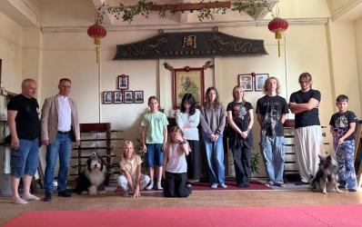 Buski Klub Kung fu YANTAI zainaugurował nowy sezon treningowy zgrupowaniem, które odbyło się w dniach 25-31 sierpnia 2025 roku. W zajęciach uczestniczyła grupa zawodnicza podzielona na kategorie wiekowe.